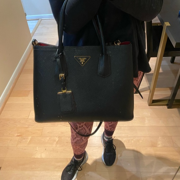 Black and Fiery Red Prada Saffiano Bag - Picture 2 of 9